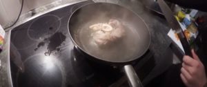Jungbullen-Beinscheibe kochen für Hundefutter